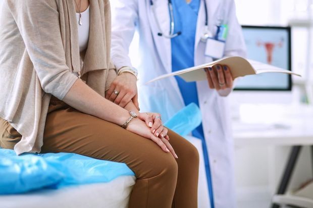 В Баку автомобиль сбил женщину