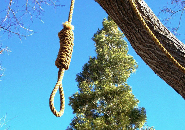 Bakıda 59 yaşlı kişi intihara cəhd etdi, kəndir qırıldı