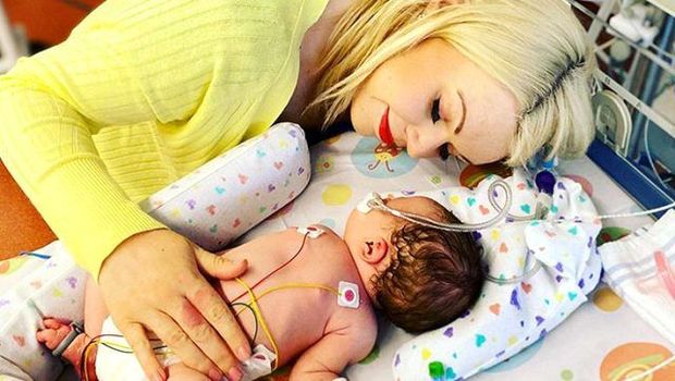 Hamilə olduğundan xəbərsiz qadın yeddi kilometr qaçdıqdan sonra uşaq dünyaya gətirdi