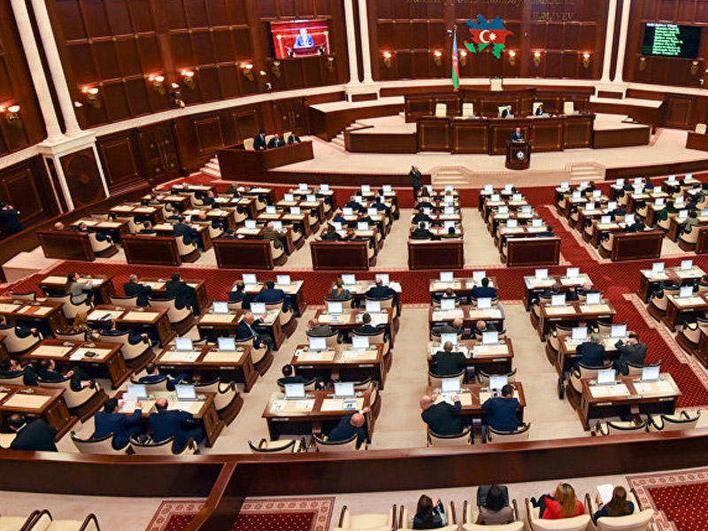Azərbaycanda deputatların maaşları artırılır