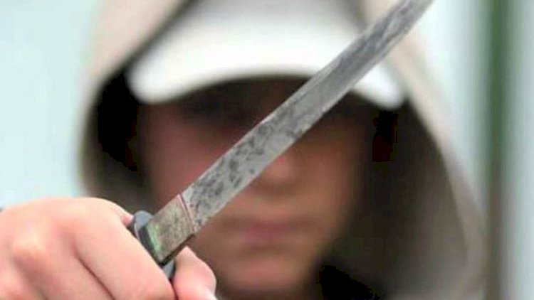 Sumqayıtda gənc qız bıçaqlandı