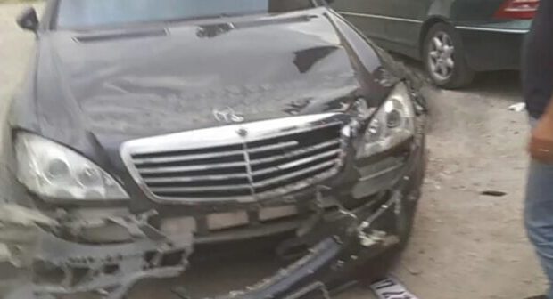 Təhqirə dözməyən Azərbaycanlı qız erməni maşınını əzib keçdi – ŞOK VİDEO