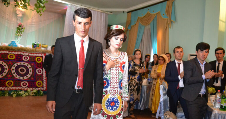 Bu ölkədə toy şənliyinə 40-dan çox qonaq gələ bilməyəcək – YENİ QAYDALAR