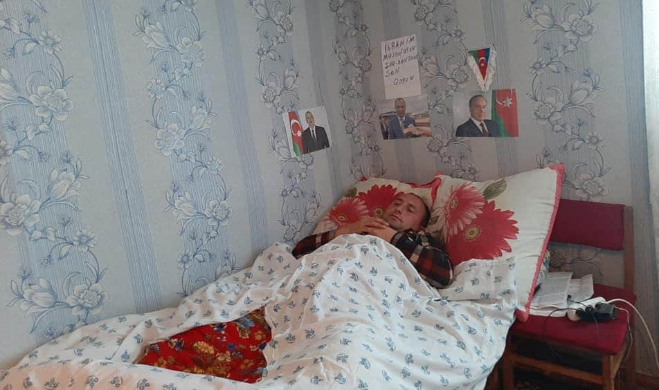 Gədəbəy DSMF sədrinin və sürücüsünün döydüyü jurnalist aclıq aksiyasına başladı - TƏFƏRRÜAT