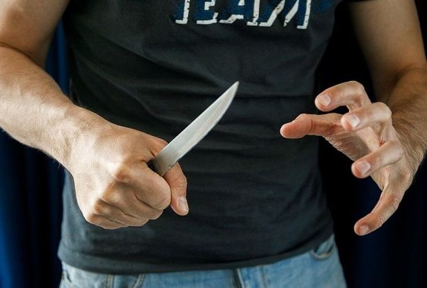 В Баку молодого человека ударили ножом в спину