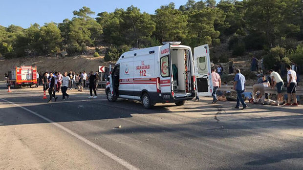 Türkiyədə hərbçiləri daşıyan avtobus aşdı: Ölənlər var - FOTO