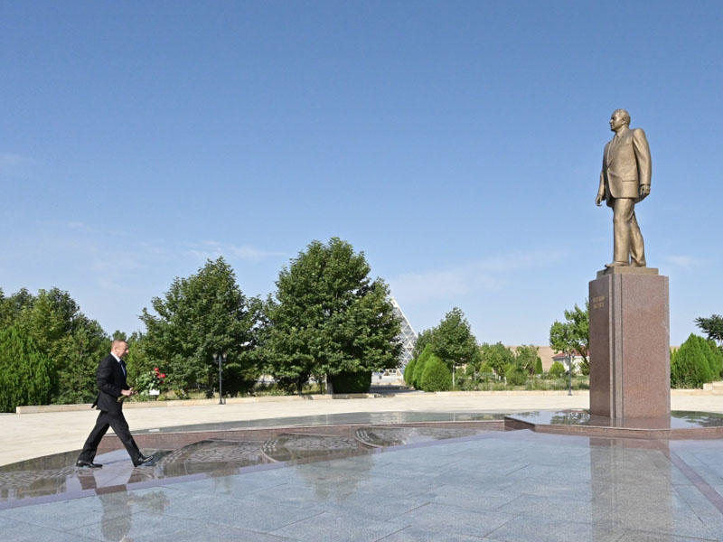 Prezident İlham Əliyev Qobustan rayonuna səfər edib - FOTO