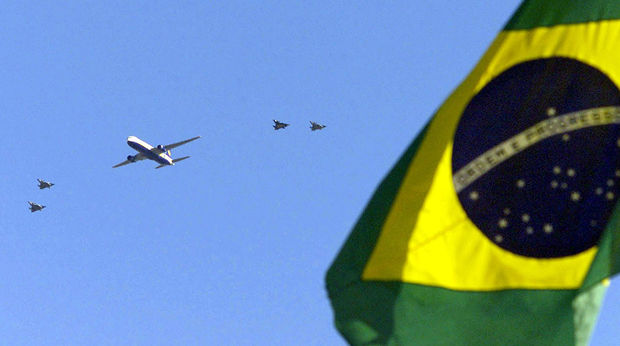 COVID-19-a yoluxma sayında ikinci olan dövlət əcnəbilərin ölkəyə gəlməsinə icazə verdi