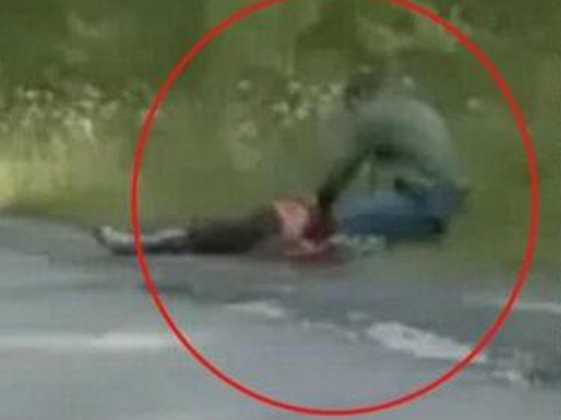 Uşaqlarının gözləri qarşısında arvadını amansızlıqla öldürdü - VİDEO