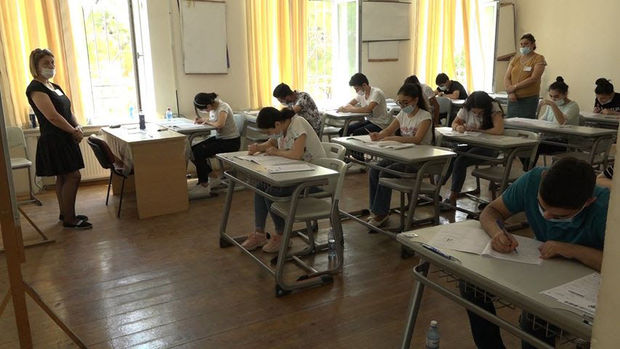 Abituriyentlər keçirilən imtahanlardan narazıdırlar - VİDEO