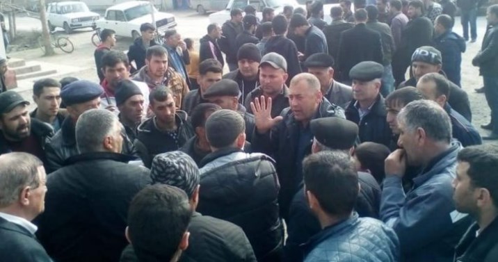 SON DƏQİQƏ! Bakıda sakinlər etiraz edir - VİDEO