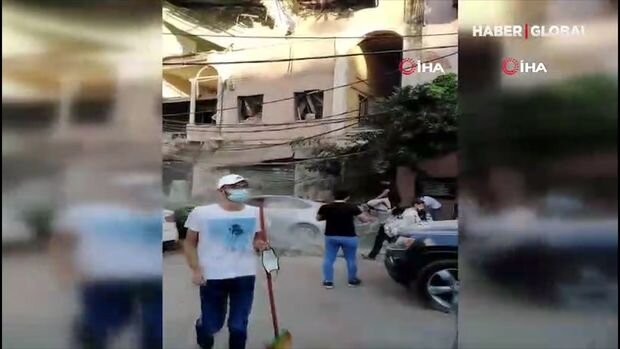 Dəhşətli partlayışdan sonra Beyrut təmizlənir - VİDEO