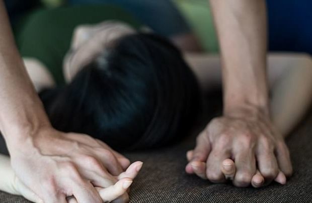 Rusiyada ögey qızını zorlayan 49 yaşlı kişi saxlanılıb