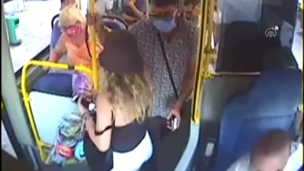 Maska taxmaq üstündə sürücü ilə sərnişin arasında dava - VİDEO