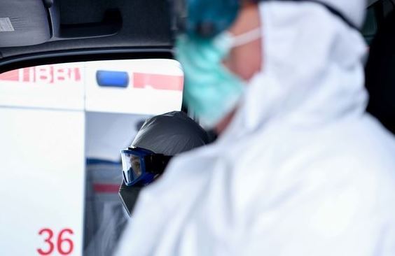 Azərbaycanda koronavirus xəstəsi yaşadığı evi tərk etdi - FOTO