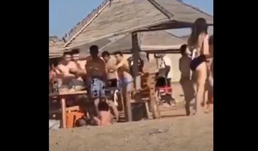 Bakı çimərliyində kütləvi dava  —  Qızlara görə (ANBAAN VİDEO)