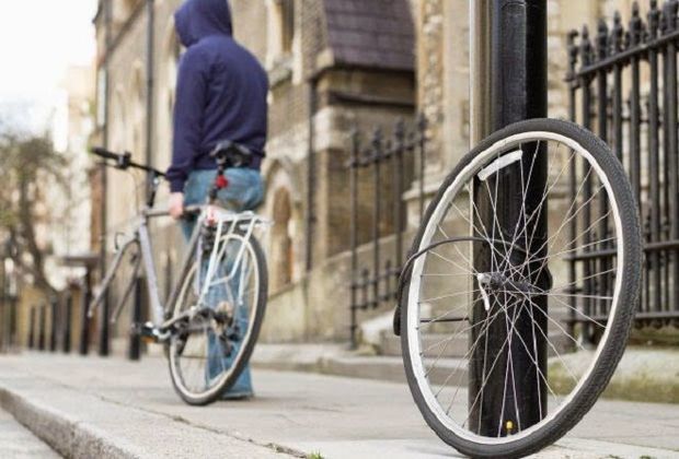 Ata azyaşlı oğlunu velosiped oğurlamağa təhrik etdi - VİDEO