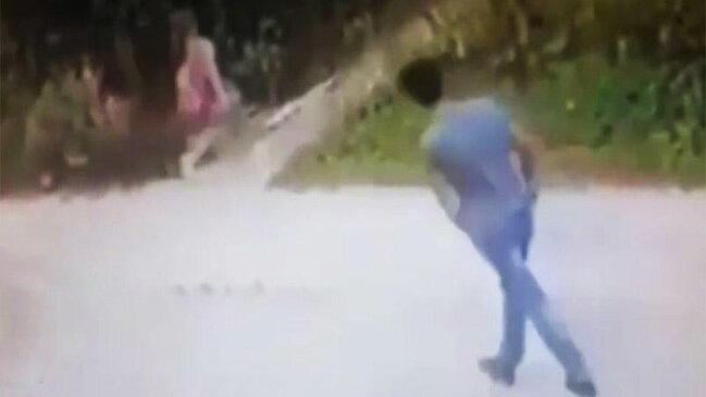 Uşağa təcavüz edən pedofil kameraya düşdü - VİDEO