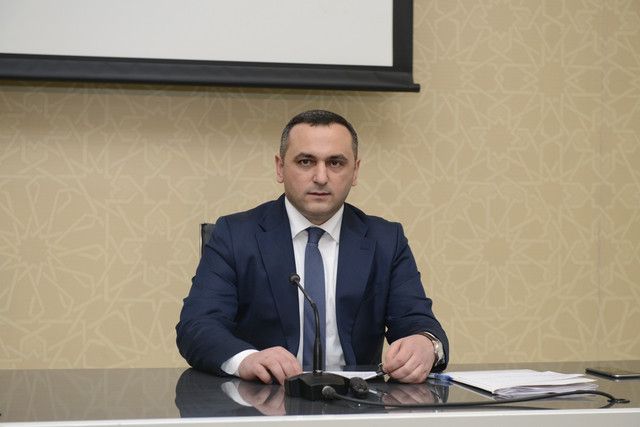 Deputatla Ramin Bayramlı arasında GƏRGİNLİK