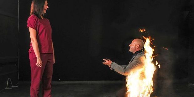 52 yaşlı aktyor özünü yandıraraq evlilik təklif etdi - FOTO