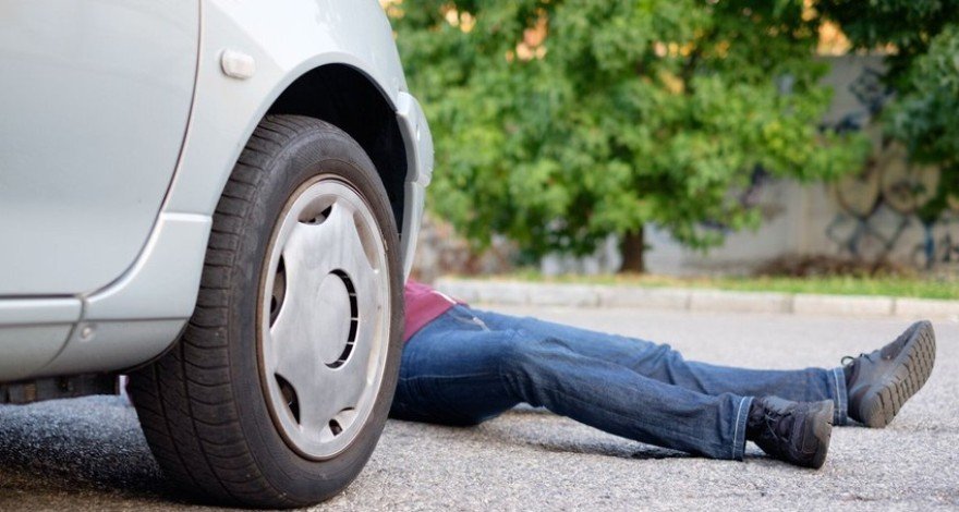 В Баку автомобиль сбил пешехода