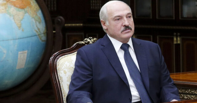 Lukaşenko xalqa yalvardı: “Qarşınızda diz çökürəm” - FOTO