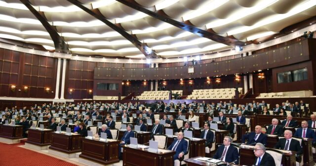 Milli Məclis: Uşaq pulunun əvvəlcə 7-8 yaşadək, sonra 17-18 yaşınadək verilməsi müzakirə olunur