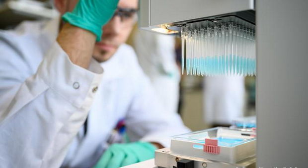 Koronavirusa qarşı dünyanın ilk vaksininin istehsal görüntüləri - VİDEO