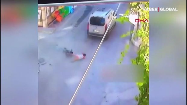 Velosipedlə avtomobil yoluna çıxan yeniyetmə son anda ölümdən döndü – ANBAAN VİDEO