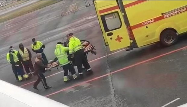 Навального подключили к аппарату ИВЛ - ВИДЕО