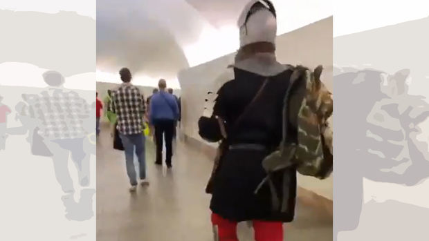 “Keçmişdən gələn cəngavər” metroda maraqla qarşılandı - VİDEO