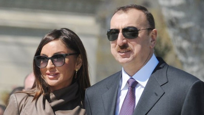 İlham Əliyev və Mehriban Əliyeva Mədəniyyət Evinin AÇILIŞINDA (Yenilənib)