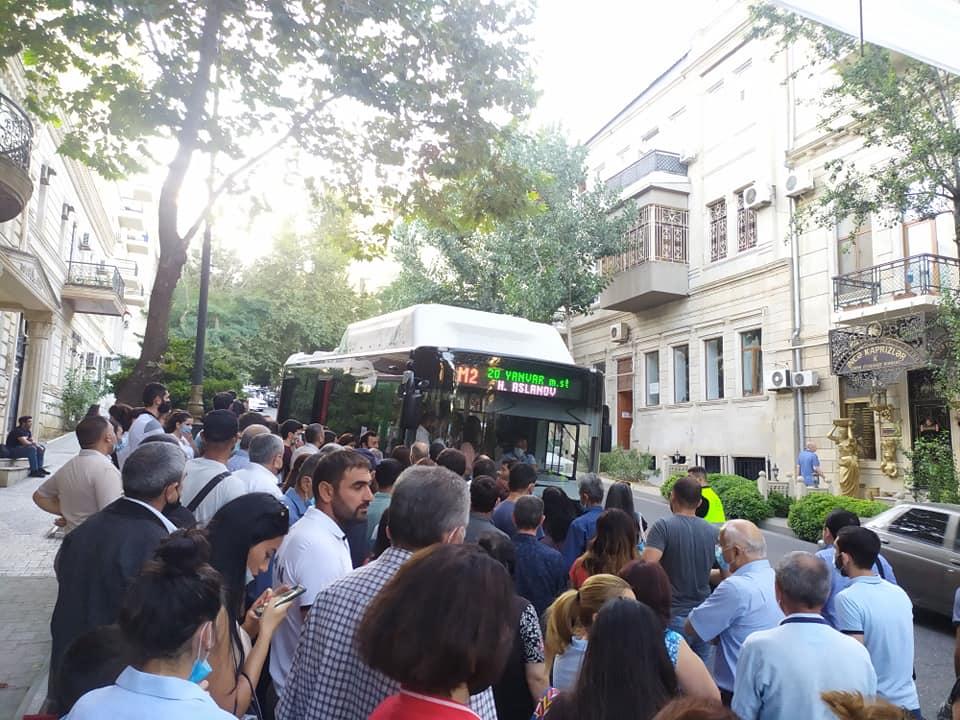 Sərnişinlərə ŞAD XƏBƏR: yollarda gözləməkdən canımız qurtarır - FOTO