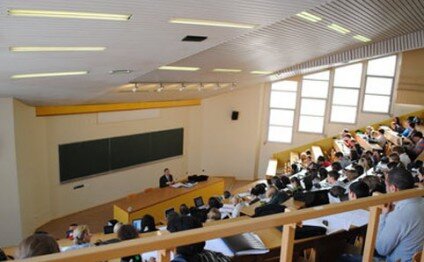 Universitetlər dərslərə onlayn başlayacaq