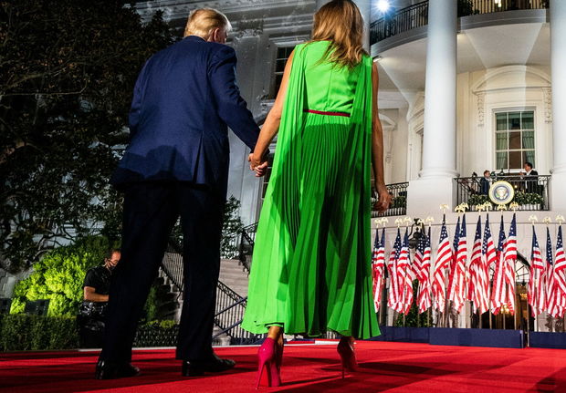 Melaniya Trampın geyimi başına bəla oldu - FOTO/VİDEO