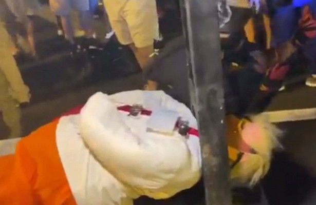 Протестующие установили гильотину для куклы Трампа у Белого дома - ВИДЕО