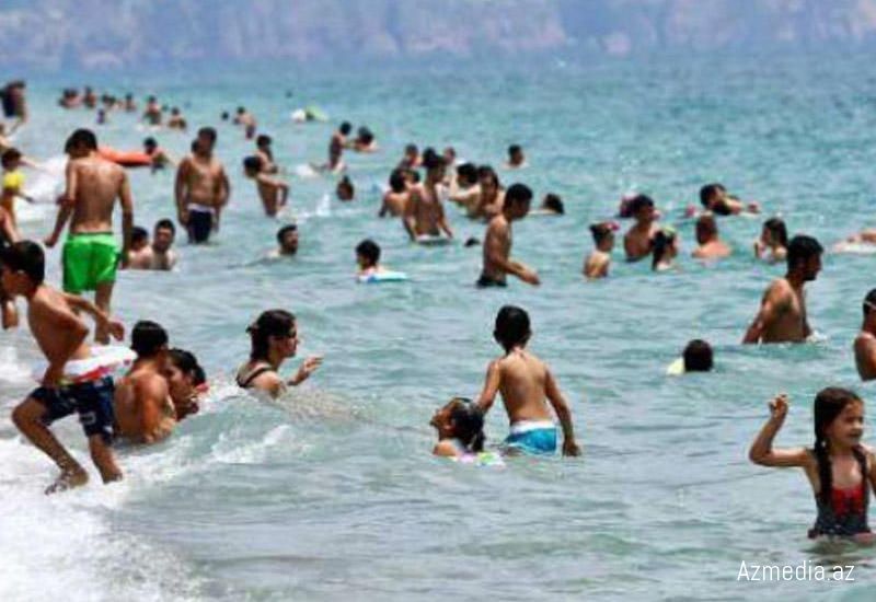 Novxanıda dostları ilə yeyib-içən ata 5 yaşlı oğlunu 