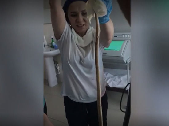 Огромная змея заползла в рот россиянке во сне - ВИДЕО