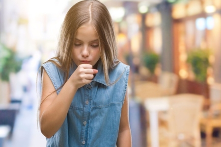 Britaniyada məktəblilərə öskürmək qadağan edildi