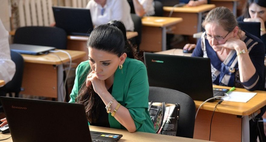 Свыше 3 тысяч учителей математики в Азербайджане сегодня сдают экзамен по приему на работу