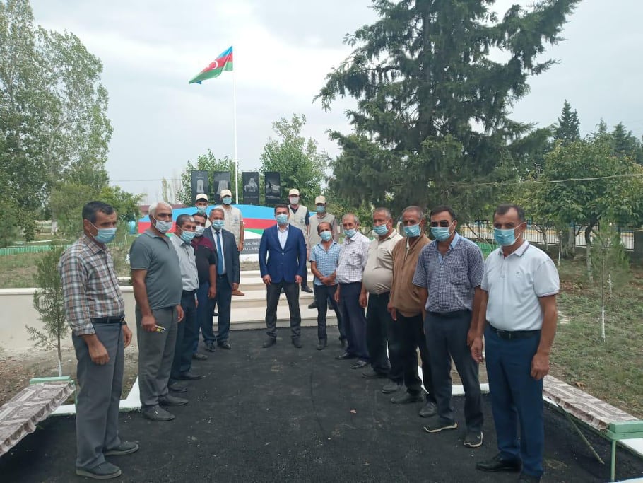Əli Hüseynli Yevlax könüllüləri birlikdə  abadlıq, yaşıllıq və yenidərqurma işində iştirak edib