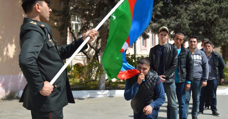 “Əsgərlərin təmtəraqla yola salınması ənənəsini gətirmək lazımdır”