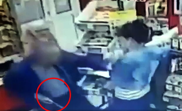 Kişi hamının gözü qarşısında keçmiş sevgilisini bıçaqladı – ANBAAN VİDEO