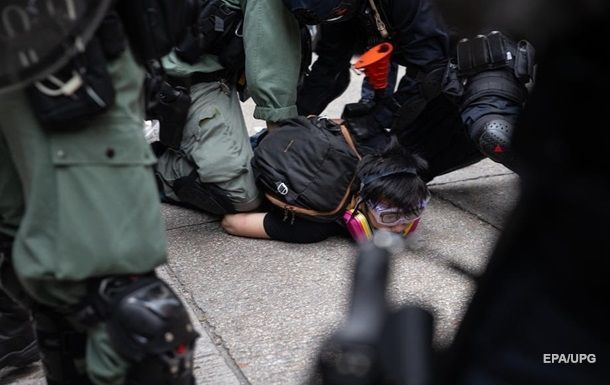 В Китае мужчина с ножом напал на школьников, есть пострадавшие