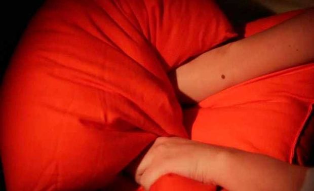 Поверив слухам, житель тертерского села задушил бывшую жену подушкой