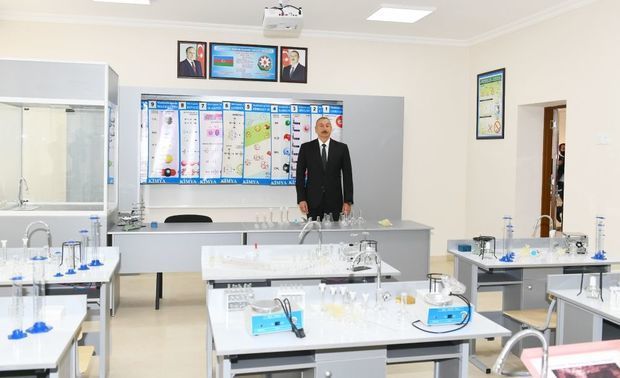 Ильхам Алиев на открытии нового корпуса школы в Баку - ОБНОВЛЕНО + ФОТО/ВИДЕО