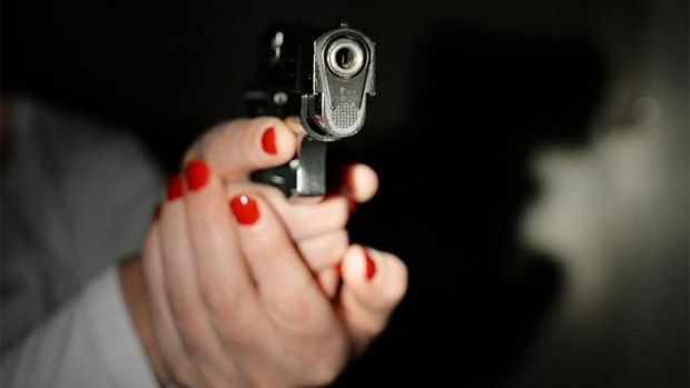 Ailə dramı: Ukraynada universitet müəllimi ərini və qızını güllələdi