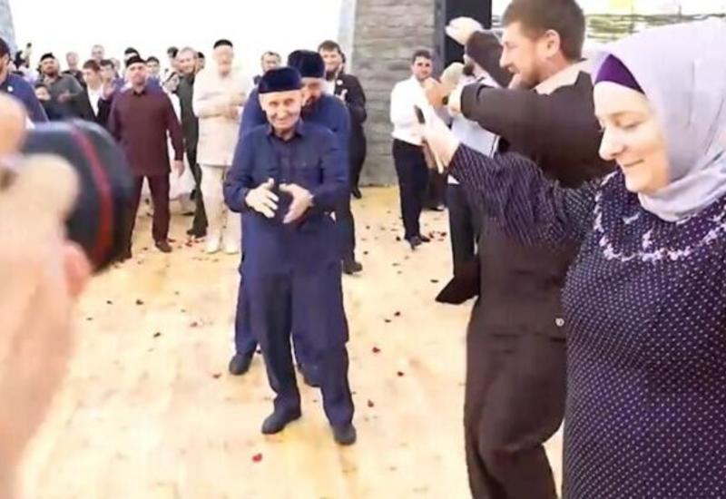 Kadırov qardaşı oğlunun toyunda BELƏ rəqs etdi - VİDEO