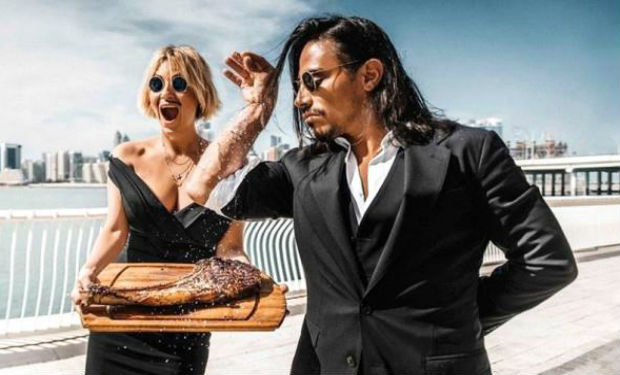 Məşhur qəssab bu dəfə də qəhvəsinə qızıl səpdi — VİDEO