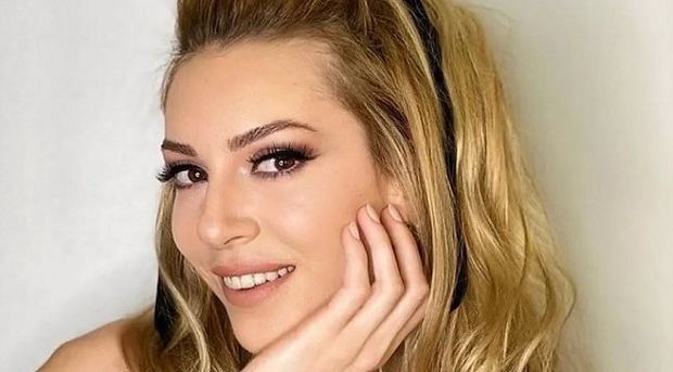 Türkiyəli hamilə aktrisanın hovuzdan paylaşımı gündəm oldu - FOTO